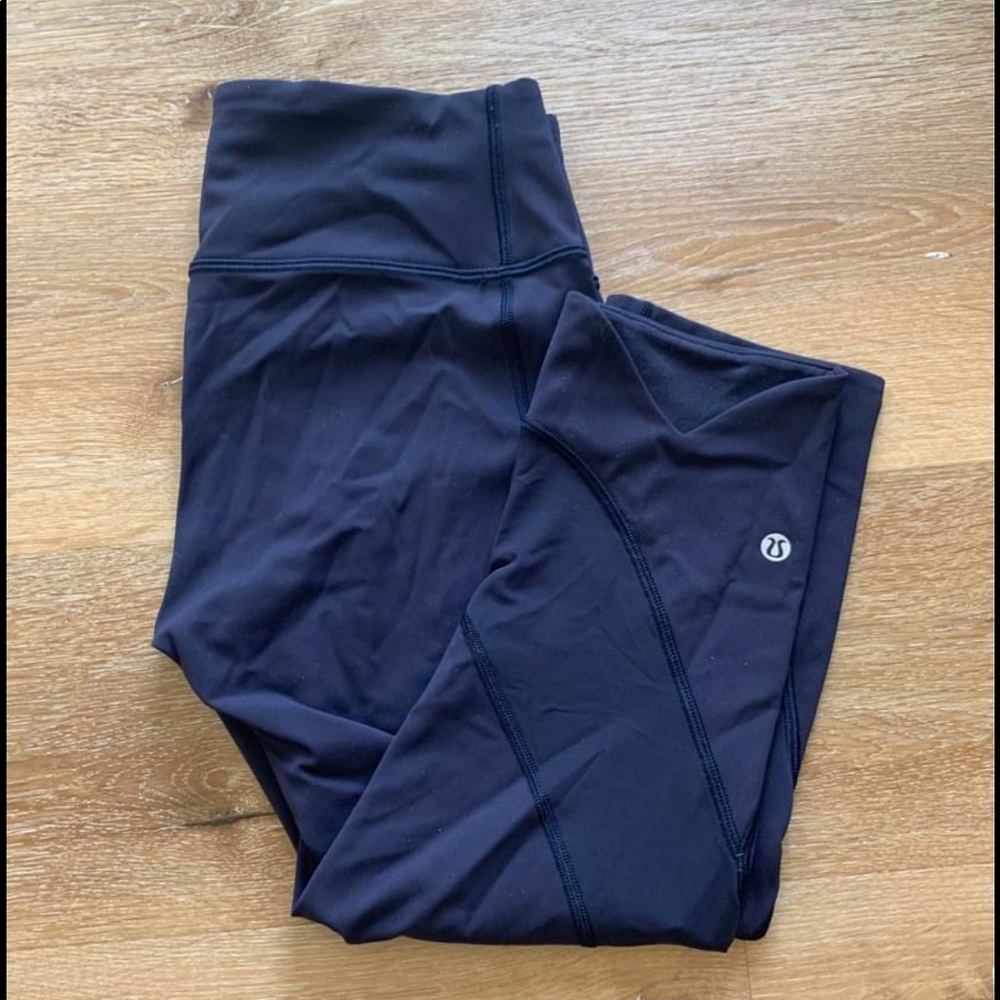 Lululemon navy blue crop leggings. New condition